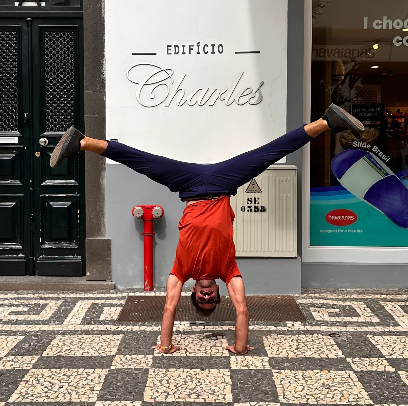 My handstand hold record is 2:37!